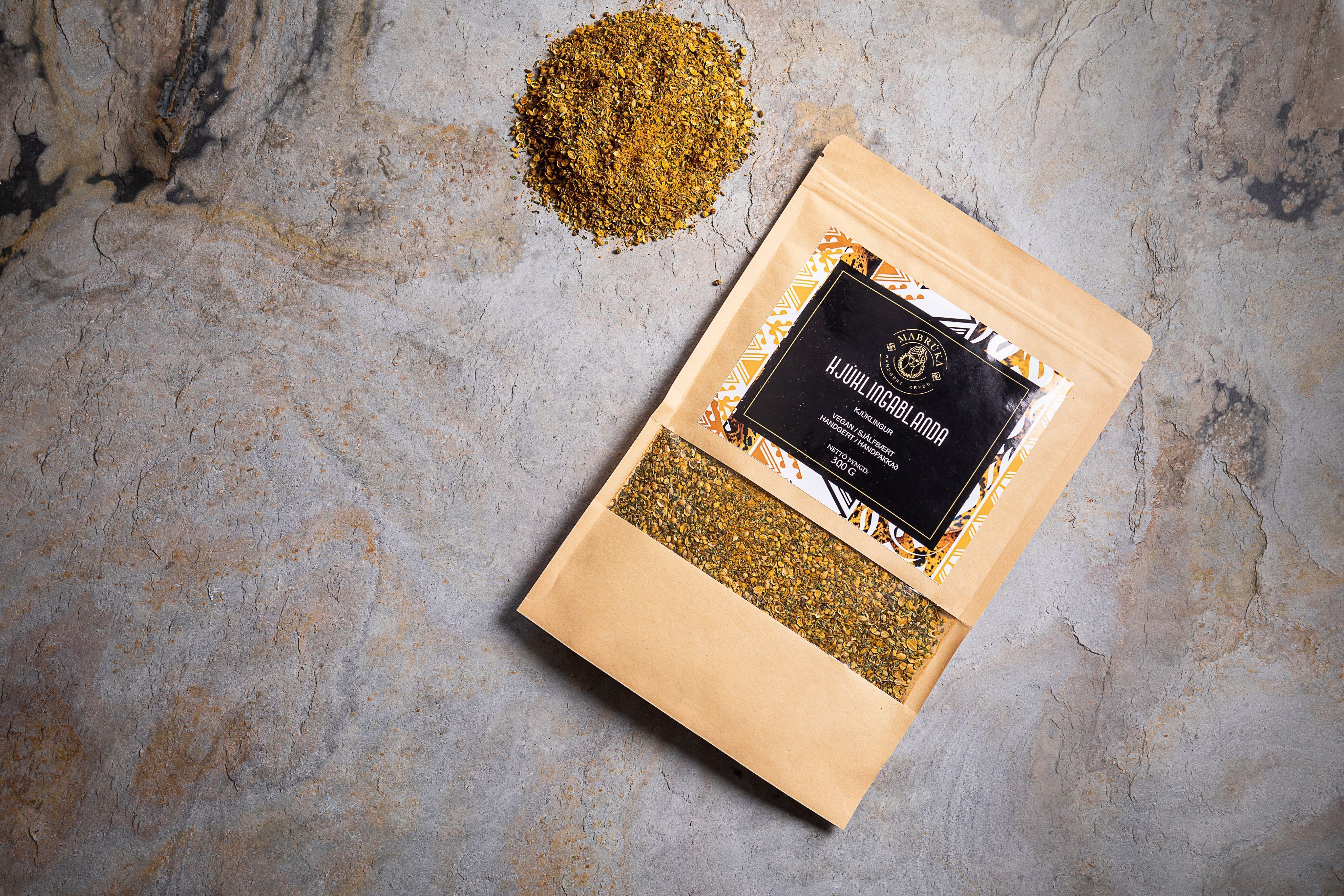 Spices in paper packaging